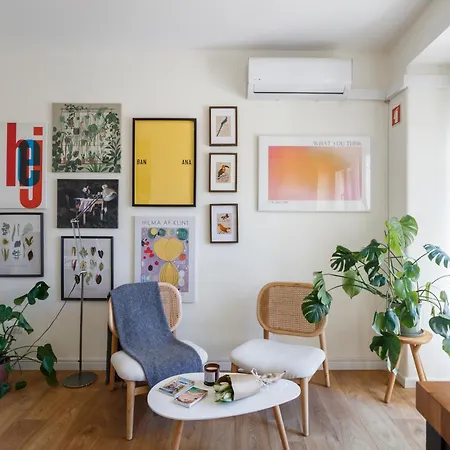 Appartement Cosmopolitan Comfort In 4a- By Misha's Place