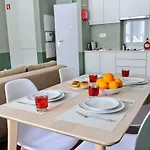 Διαμέρισμα Cosmopolitan Comfort In 4a- By Misha's Place *