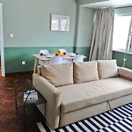 Cosmopolitan Comfort In 4a- By Misha's Place 公寓