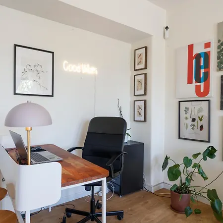 Cosmopolitan Comfort In 4a- By Misha's Place ליסבון