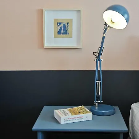 Cosmopolitan Comfort In 4a- By Misha's Place דירה