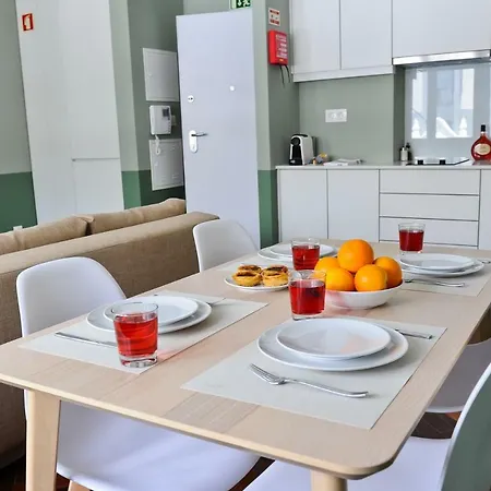 Apartment Cosmopolitan Comfort In 4a- By Misha's Place *