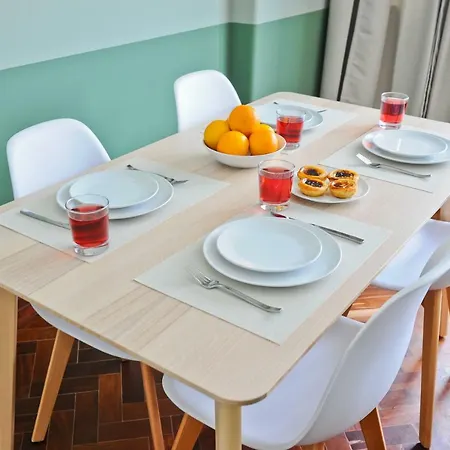 Cosmopolitan Comfort In 4a- By Misha's Place Lisbon